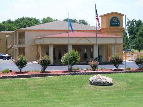 Red Roof Motel