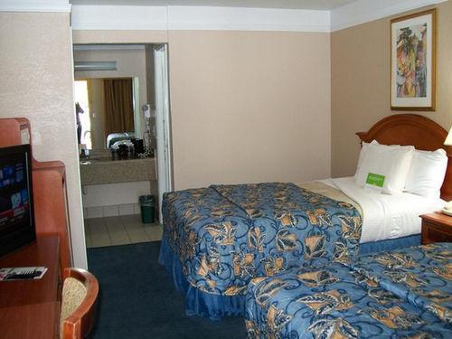 Motel Red Roof 2*