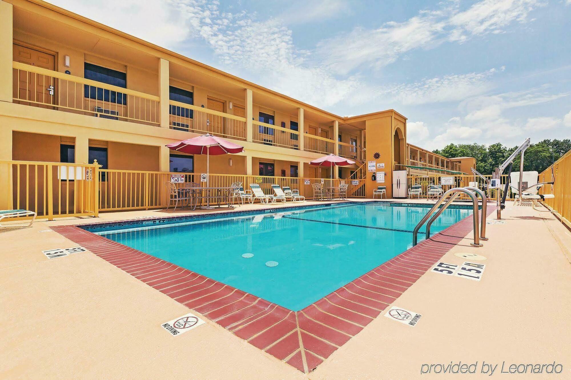 Red Roof Motel 2*